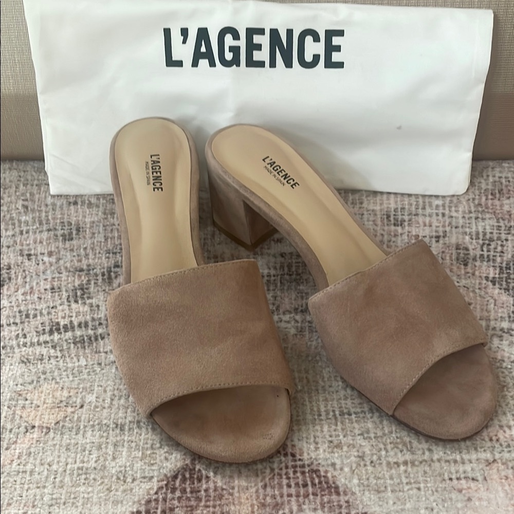 L'AGENCE Emiliana Slides